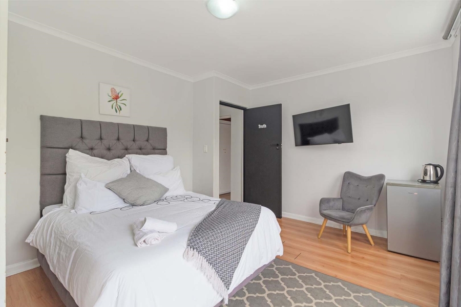 8 Bedroom Property for Sale in Milnerton Ridge Western Cape